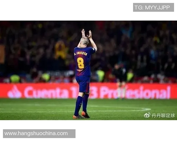 外国足球明星在海边的奇妙瞬间引发热议与关注